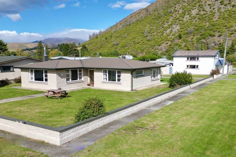 Photo of property in 85 Bledisloe Street, Kurow, 9435