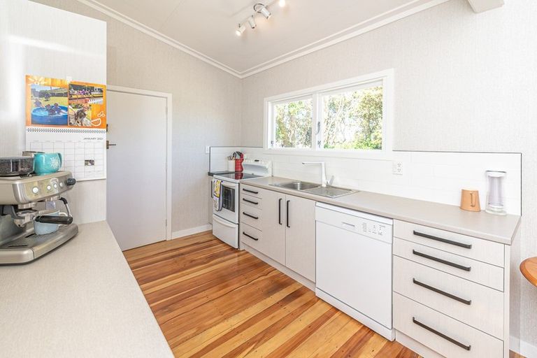 Photo of property in 18 Murch Place, Tawhero, Whanganui, 4500