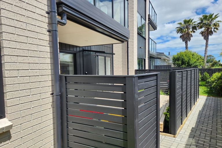 Photo of property in 64c Yeovil Road, Te Atatu Peninsula, Auckland, 0610