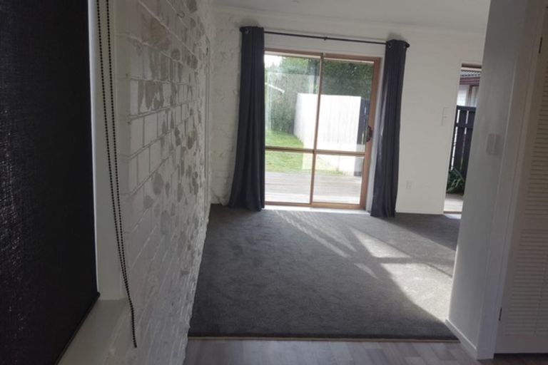 Photo of property in 2/19 Beaumaris Way, Conifer Grove, Takanini, 2112