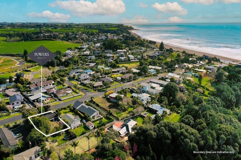 Photo of property in 51 Wairau Road, Oakura, 4314