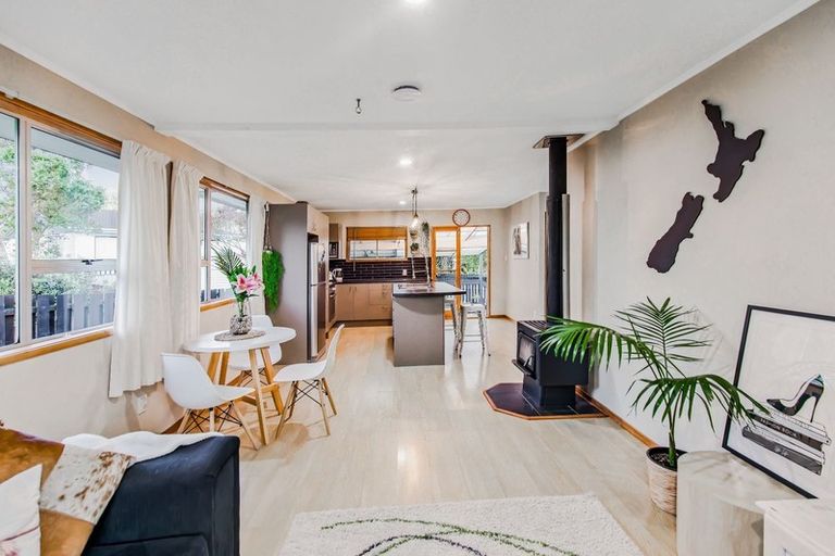 Photo of property in 4 Albemarle Place, Massey, Auckland, 0614