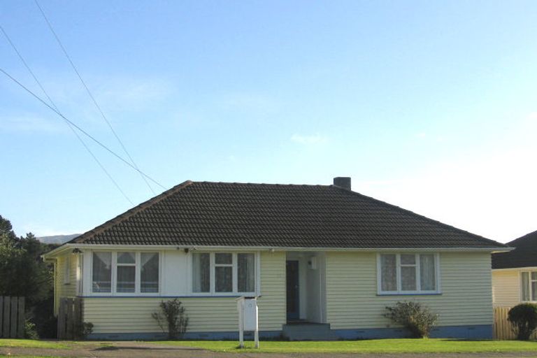 Photo of property in 13 Castor Crescent, Cannons Creek, Porirua, 5024