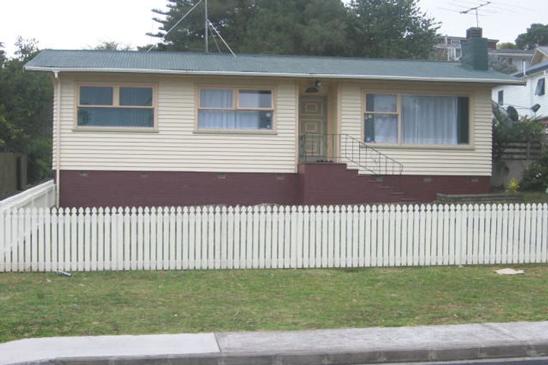 Photo of property in 2/24 Blenheim Street, Glenfield, Auckland, 0629