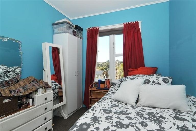 Photo of property in 10 Bellringer Crescent, Newlands, Wellington, 6037