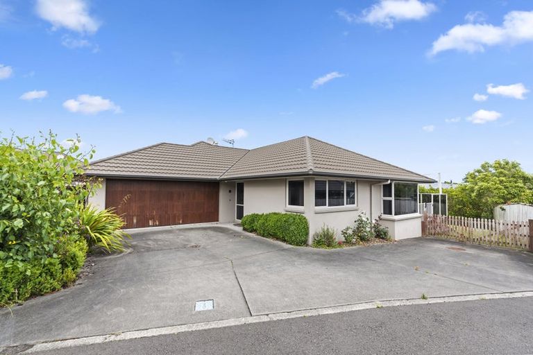 Photo of property in 27 Johnstone Drive, Fitzherbert, Palmerston North, 4410