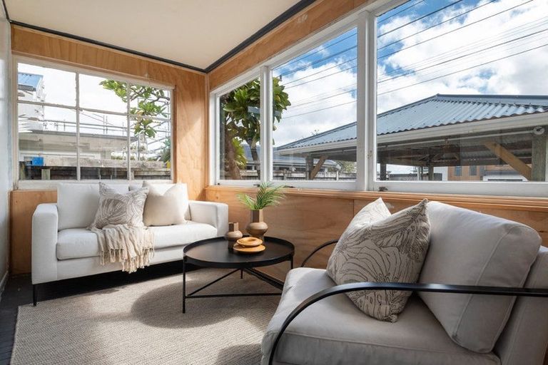 Photo of property in 72 Eversleigh Road, Belmont, Auckland, 0622