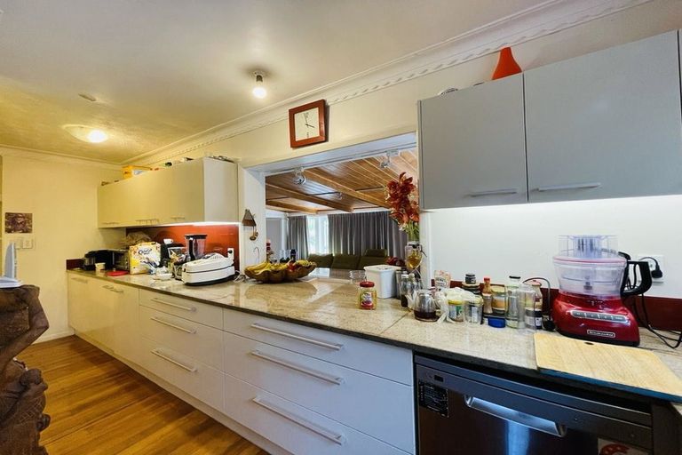 Photo of property in 24 Glenmore Road, Sunnyhills, Auckland, 2010