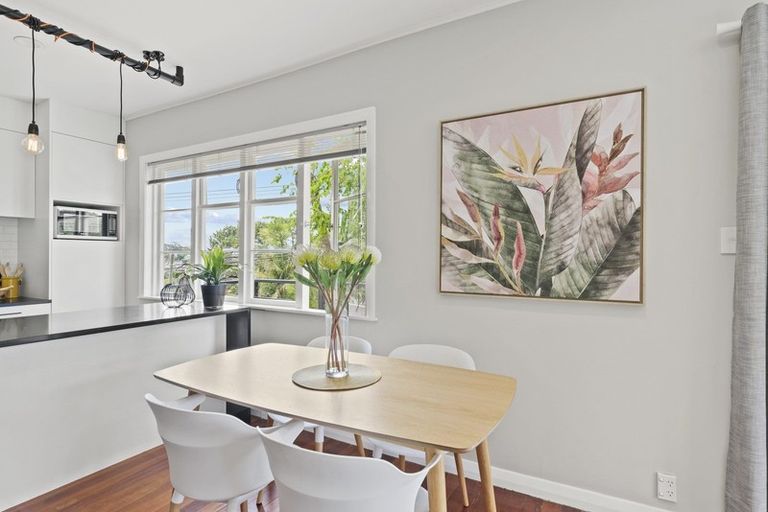 Photo of property in 1/2 Varlene Terrace, Forrest Hill, Auckland, 0620