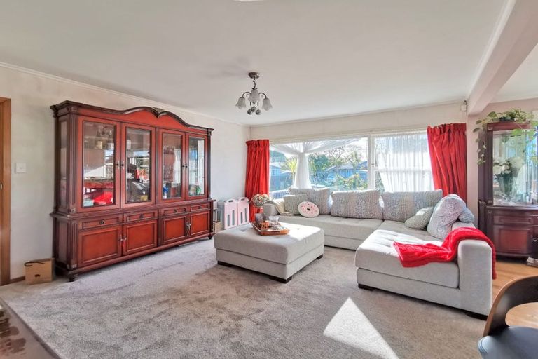 Photo of property in 123 Edgewater Drive, Pakuranga, Auckland, 2010