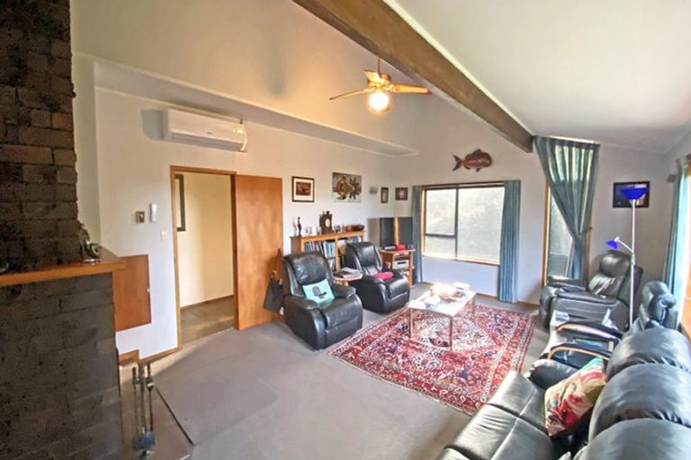 Photo of property in 19 Albert Street, Leigh, 0985