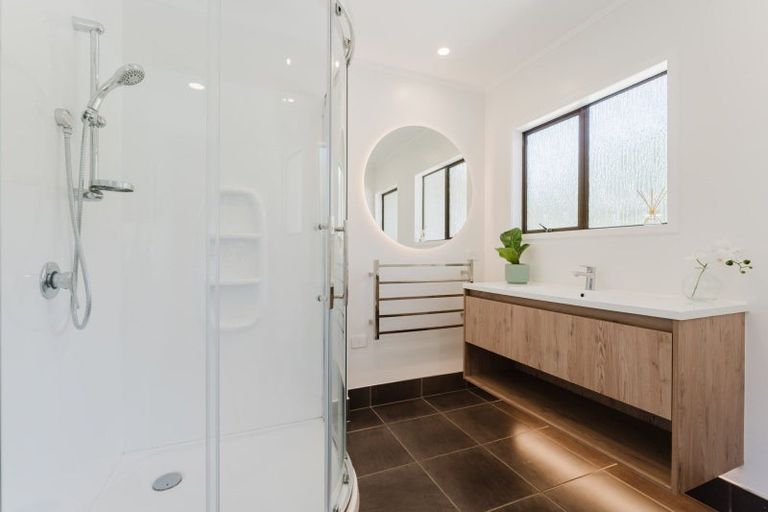 Photo of property in 7 John Dee Crescent, Red Beach, 0932