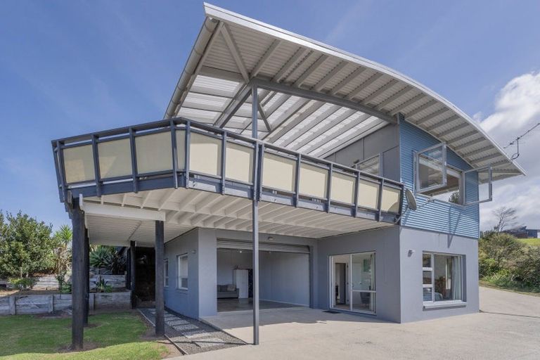 Photo of property in 112 Centennial Drive, Whitianga, 3510