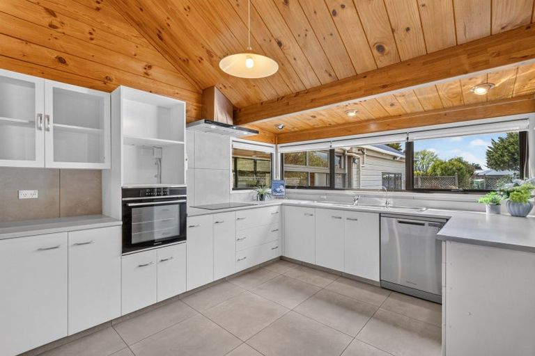 Photo of property in 14 Parfitt Place, Ngatea, 3503
