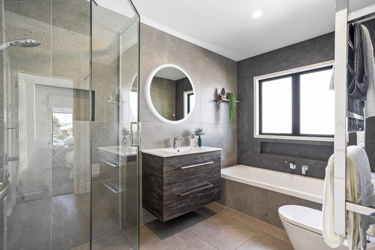 Photo of property in 10 Coubray Place, Botany Downs, Auckland, 2010