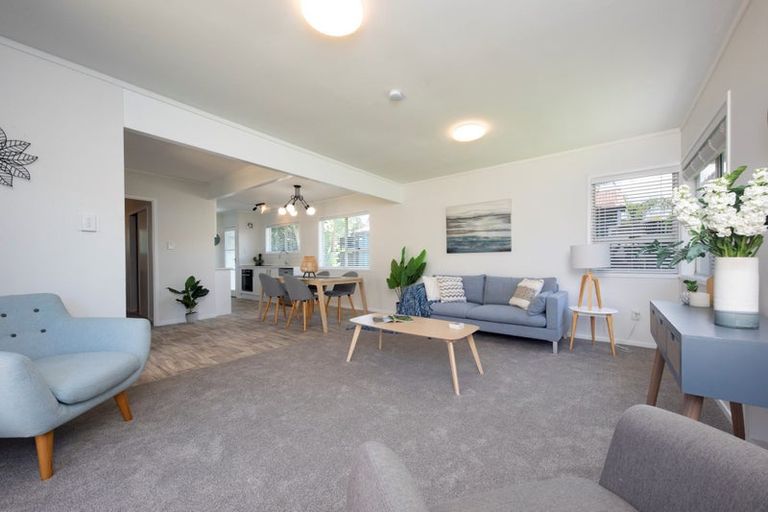Photo of property in 133 Millbrook Road, Sunnyvale, Auckland, 0612