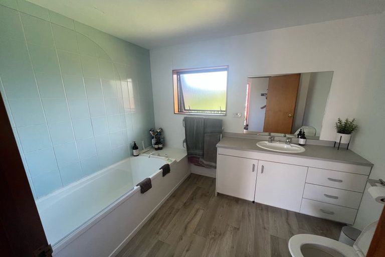 Photo of property in 1/6 County Road, Torbay, Auckland, 0630