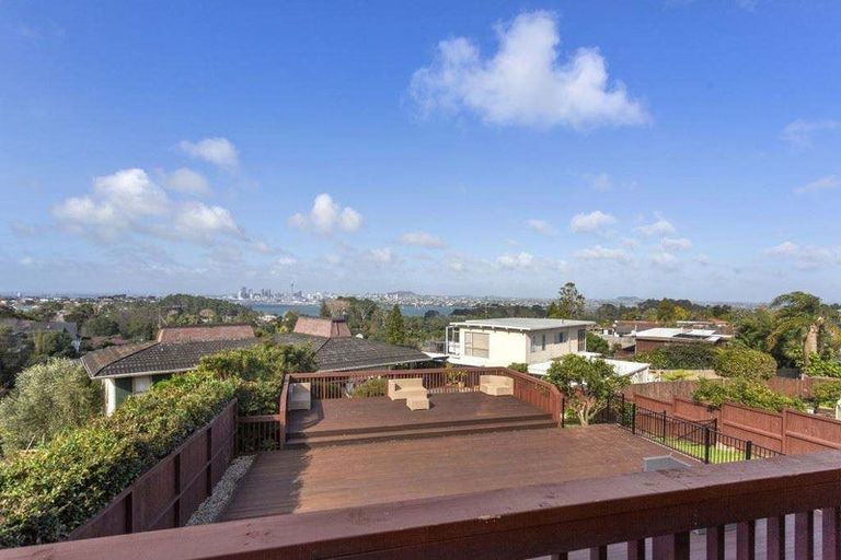 Photo of property in 35 Chatswood Grove, Chatswood, Auckland, 0626