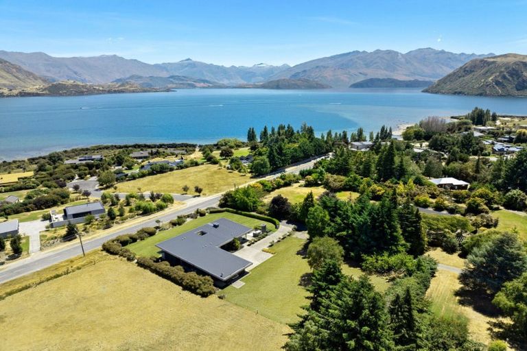 Photo of property in 311 Beacon Point Road, Wanaka, 9305