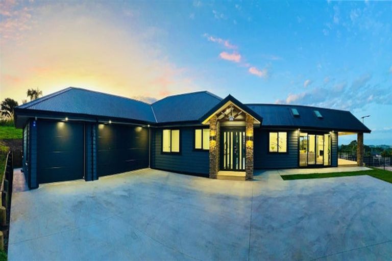 Photo of property in 6 Kerr Crescent, Patumahoe, 2679
