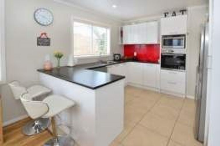 Photo of property in 1/330 Glenfield Road, Glenfield, Auckland, 0629