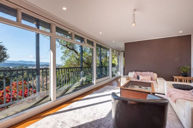 Photo of property in 33 Harbour View Road, Northland, Wellington, 6012