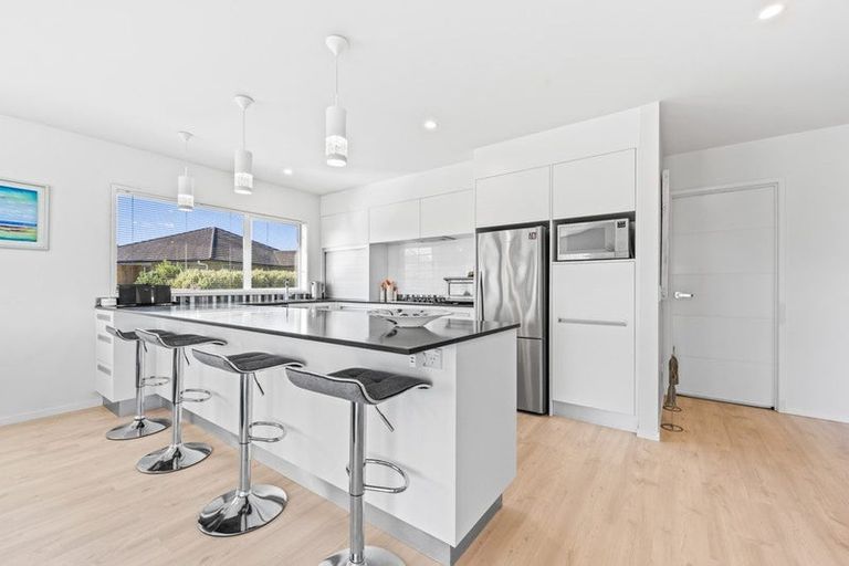 Photo of property in 9 Kamahi Place, One Tree Point, 0118