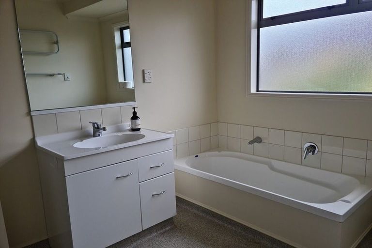 Photo of property in 40 Belvedere Road, Carterton, 5713