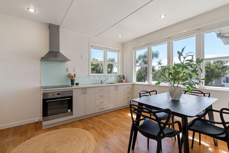 Photo of property in 4 Balmain Street, Newlands, Wellington, 6037