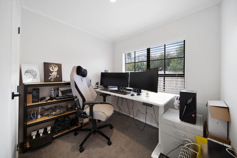 Photo of property in 6 Crestlands Place, Papakura, 2110