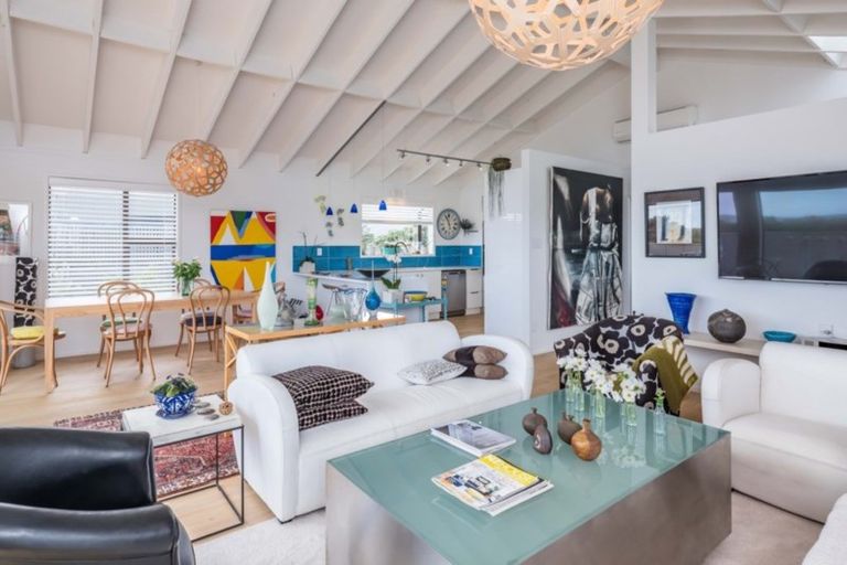 Photo of property in 106 Field Way, Waikanae Beach, Waikanae, 5036