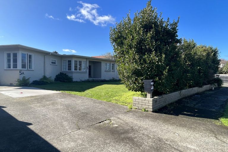 Photo of property in 5b Hughes Avenue, Hokowhitu, Palmerston North, 4410