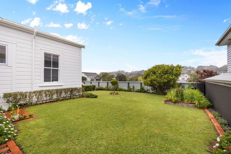 Photo of property in 32 Belt Road, Moturoa, New Plymouth, 4310