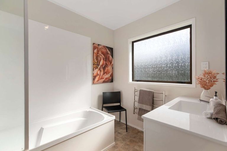 Photo of property in 11 Constable Road, Waiuku, 2123