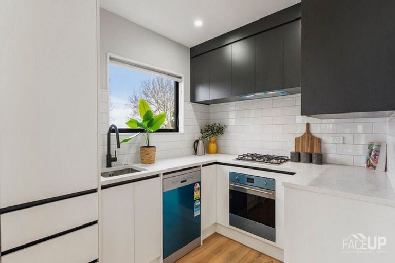 Photo of property in 43a Mirrabooka Avenue, Botany Downs, Auckland, 2010