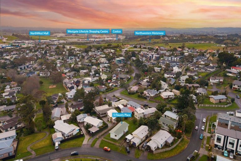 Photo of property in 5 Flaunty Place, West Harbour, Auckland, 0618
