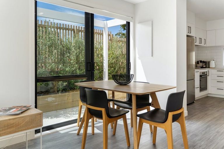 Photo of property in 2a Ellen Avenue, Hillcrest, Auckland, 0627