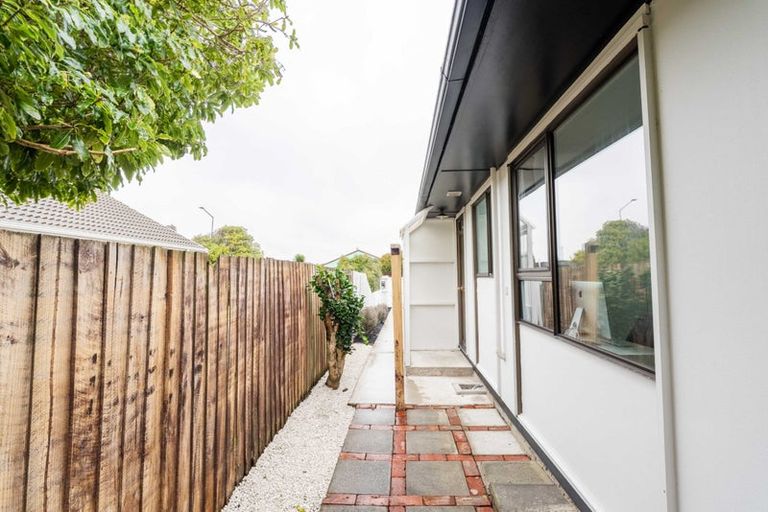Photo of property in 8a Queenspark Drive, Parklands, Christchurch, 8083
