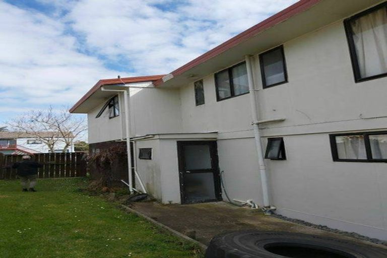 Photo of property in 15 Kopara Place, Clendon Park, Auckland, 2103