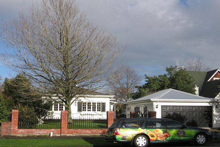 Photo of property in 246 Victoria Avenue, Hokowhitu, Palmerston North, 4410