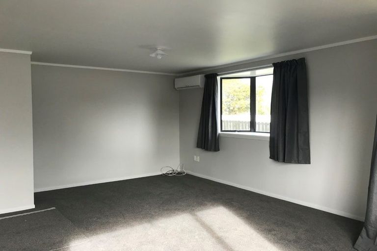 Photo of property in 2/77 Redcrest Avenue, Red Hill, Papakura, 2110