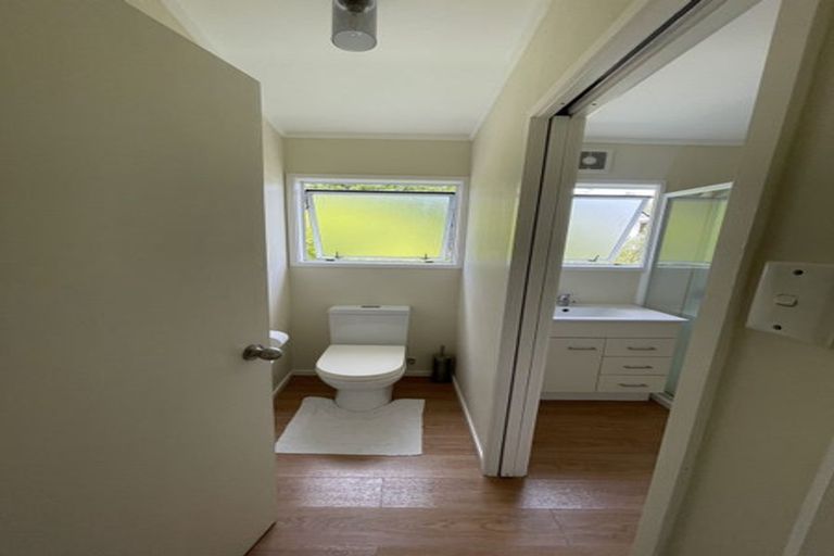 Photo of property in 42 Oaktree Avenue, Browns Bay, Auckland, 0630