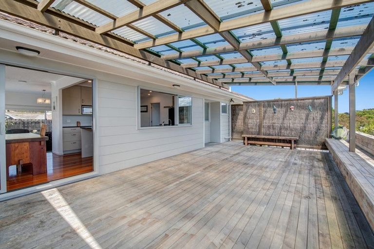 Photo of property in 9 Devonshire Road, Unsworth Heights, Auckland, 0632