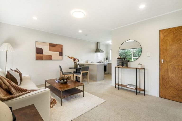 Photo of property in 2/74 Blakeborough Drive, Forrest Hill, Auckland, 0620