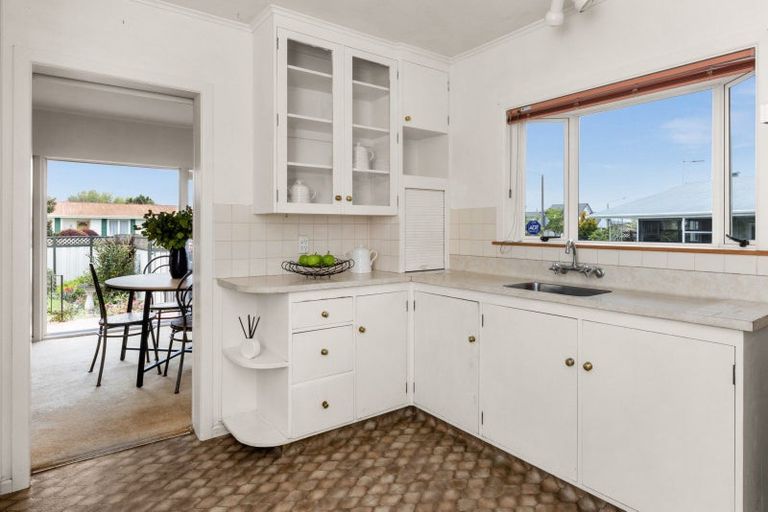 Photo of property in 6 Balmoral Street, Taradale, Napier, 4112