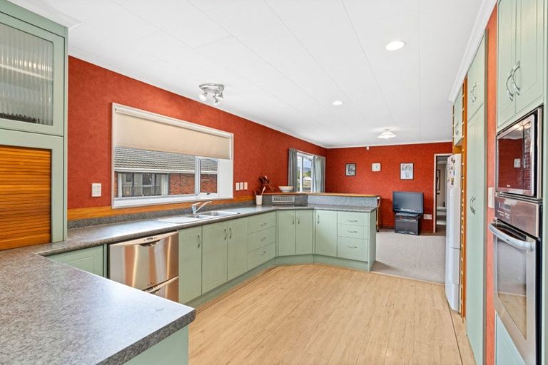 Photo of property in 62 Kawiu Road, Levin, 5510