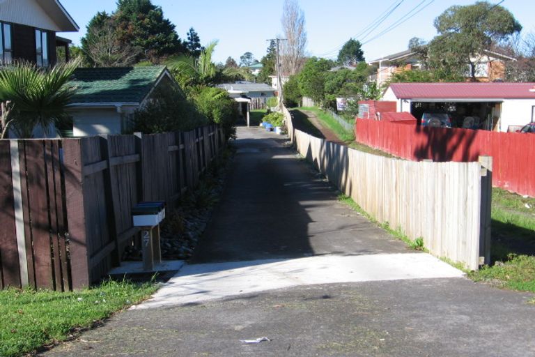 Photo of property in 1/27 Roberts Road, Te Atatu South, Auckland, 0610