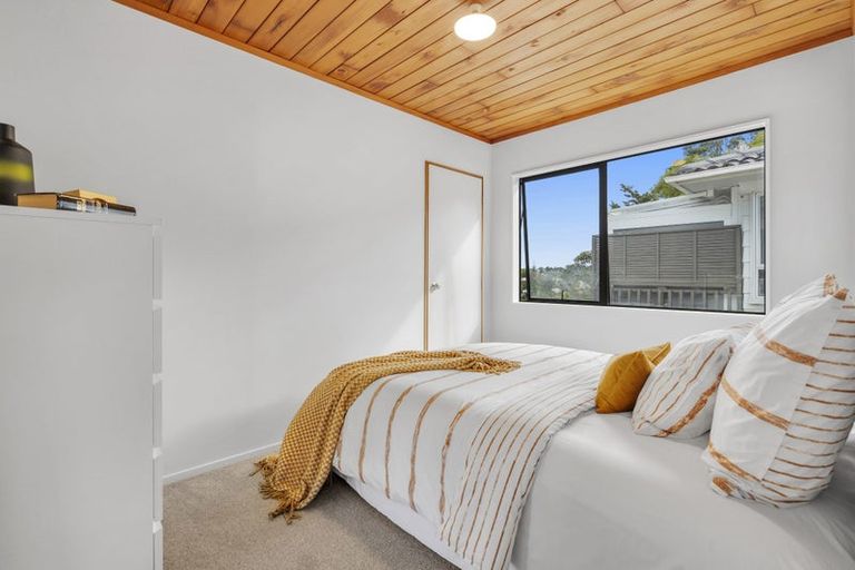 Photo of property in 2/30 Glen Vista Place, Bayview, Auckland, 0629