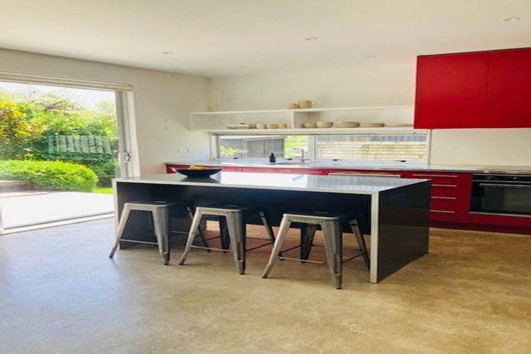 Photo of property in 133 Northland Road, Northland, Wellington, 6012