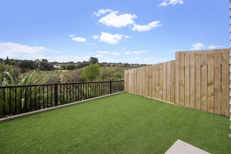 Photo of property in 38 Matawhanga Drive, Wattle Downs, Auckland, 2103